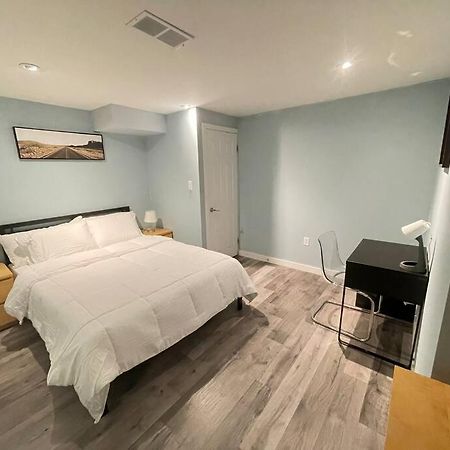 Lovely 2 Bedroom Basement Apartment In Торонто Екстер'єр фото