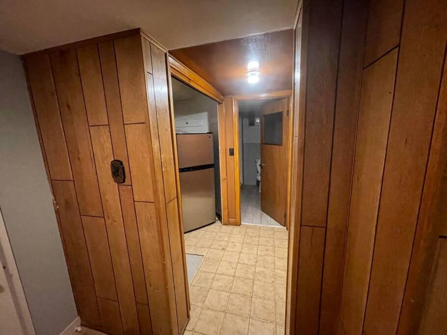 Lovely 2 Bedroom Basement Apartment In Торонто Екстер'єр фото